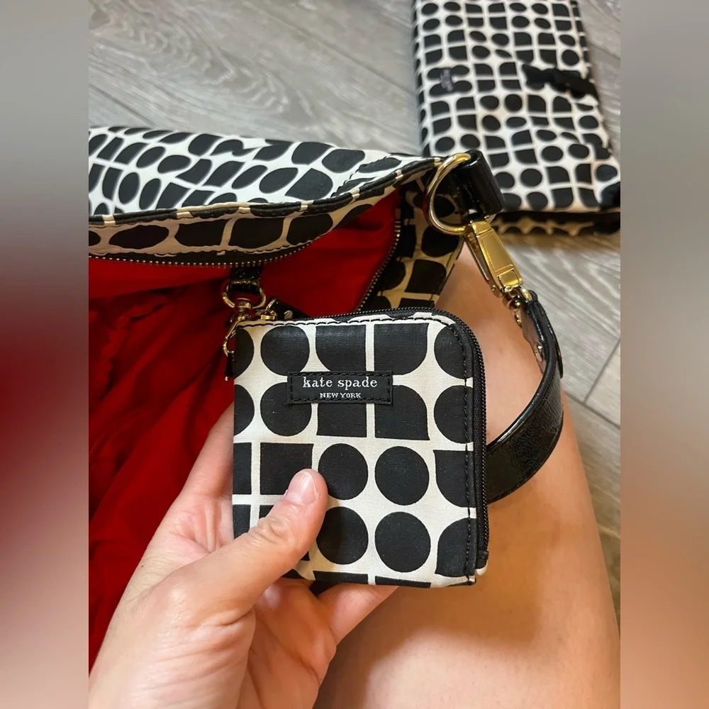 Kate Spade New York extra Large patterned Crossbody Diaper Bag With change mat - Picture 4 of 11
